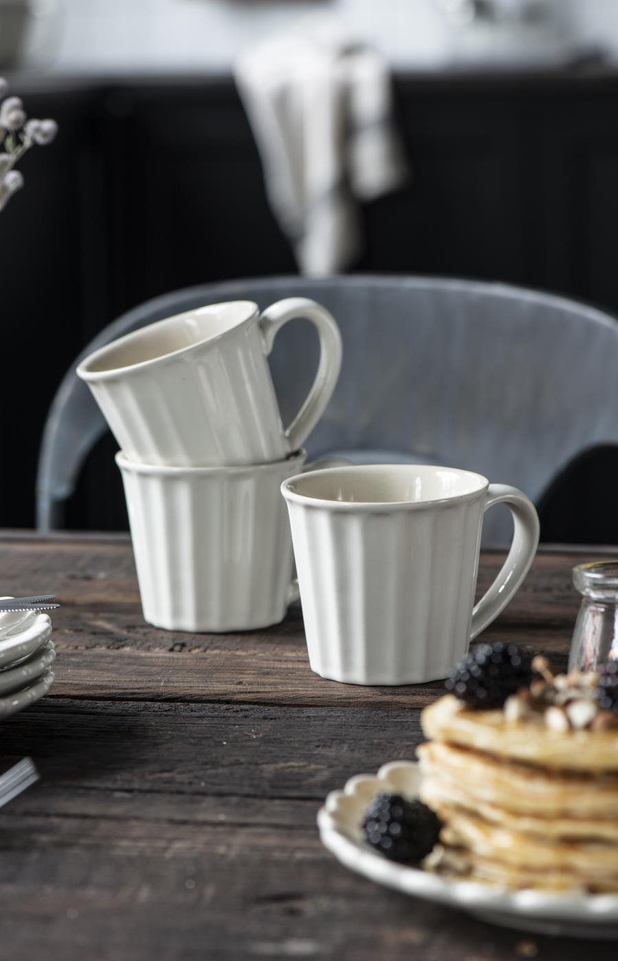 Becher, Tassen & Cups