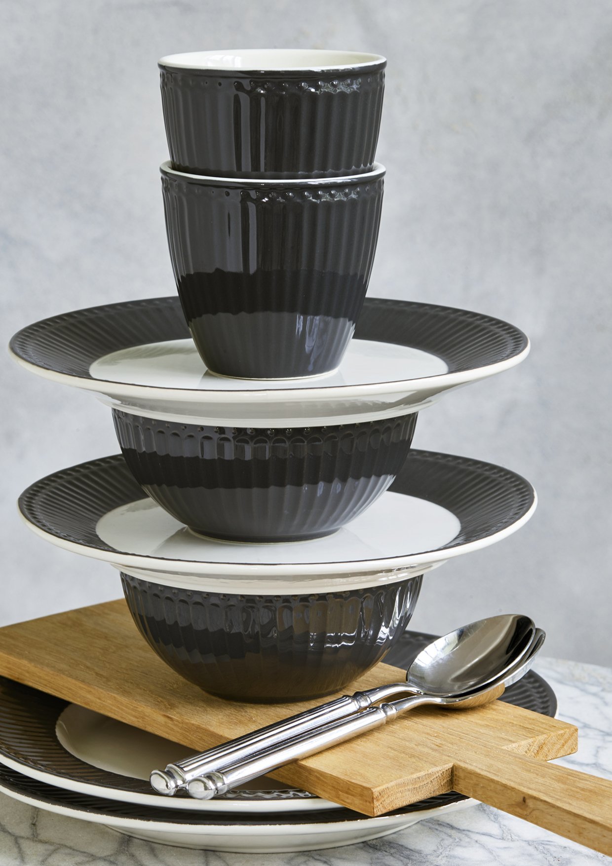 Alice Geschirr Dark Grey