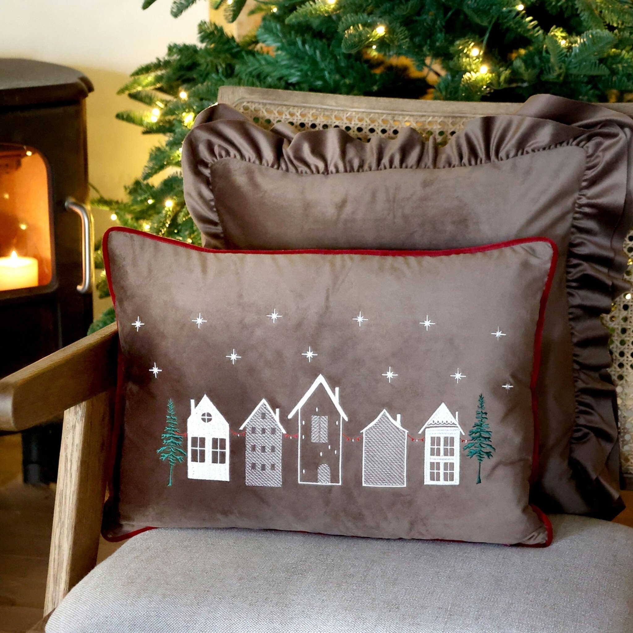 Chic Antique Aix Kissenbezug mit Haus-Stickerei Mokka