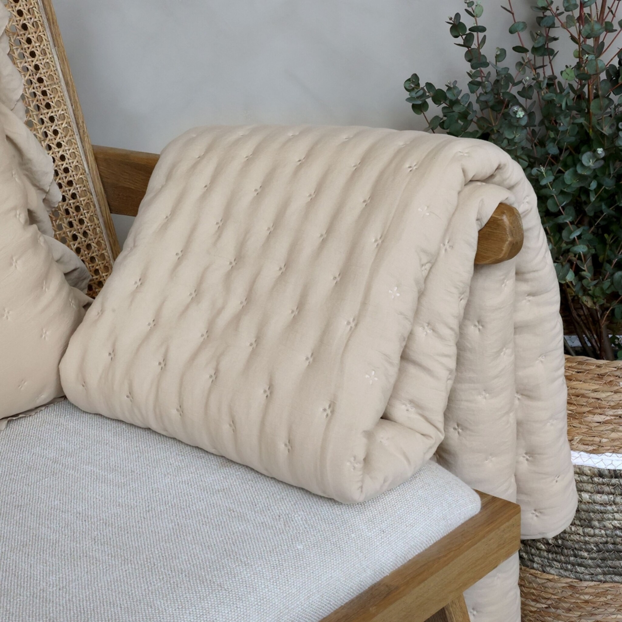 Aix Soft Quilt - Kuscheldecke im Vintage Landhausstil, leinen 