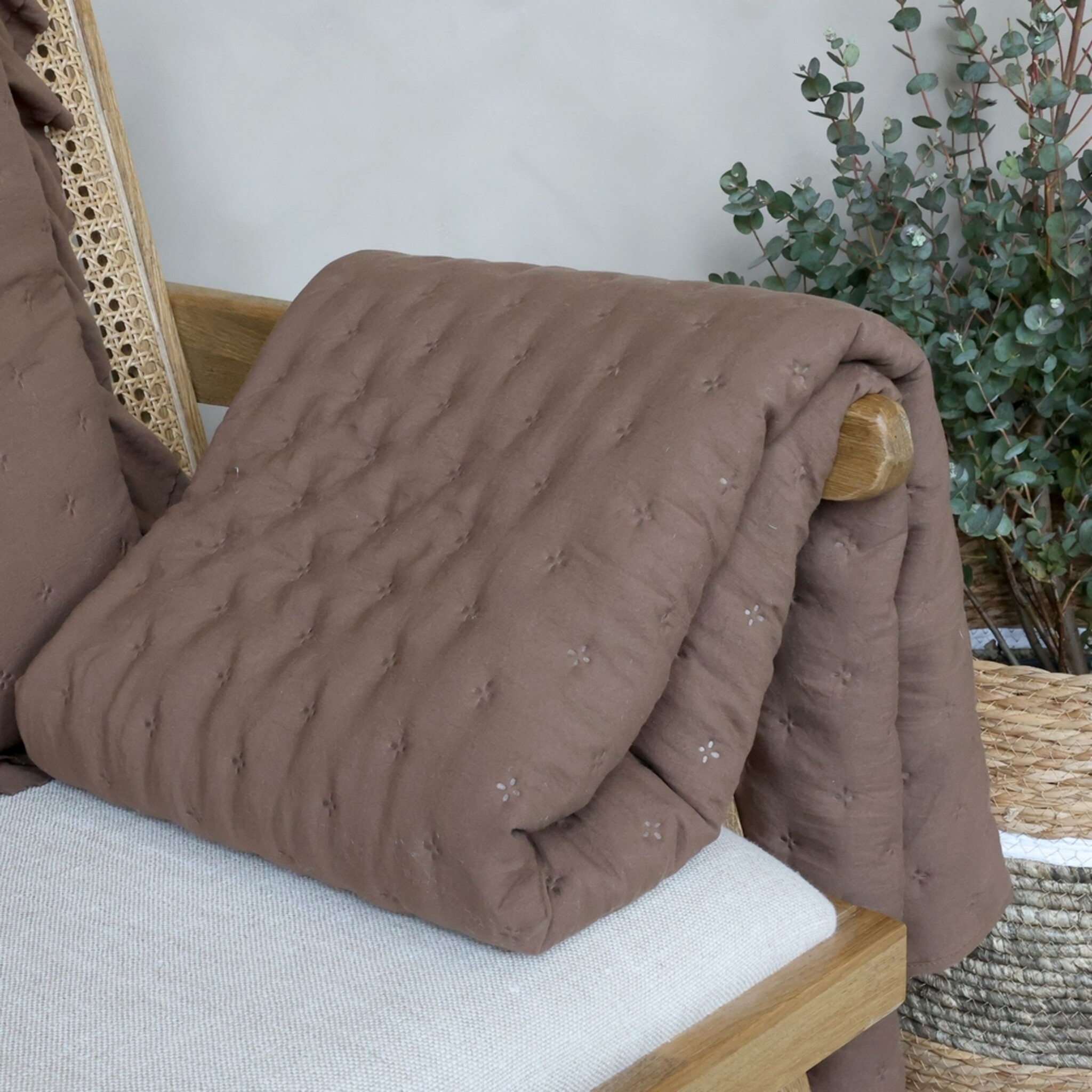 Aix Soft Quilt - Kuscheldecke im Vintage Landhausstil, walnuss 