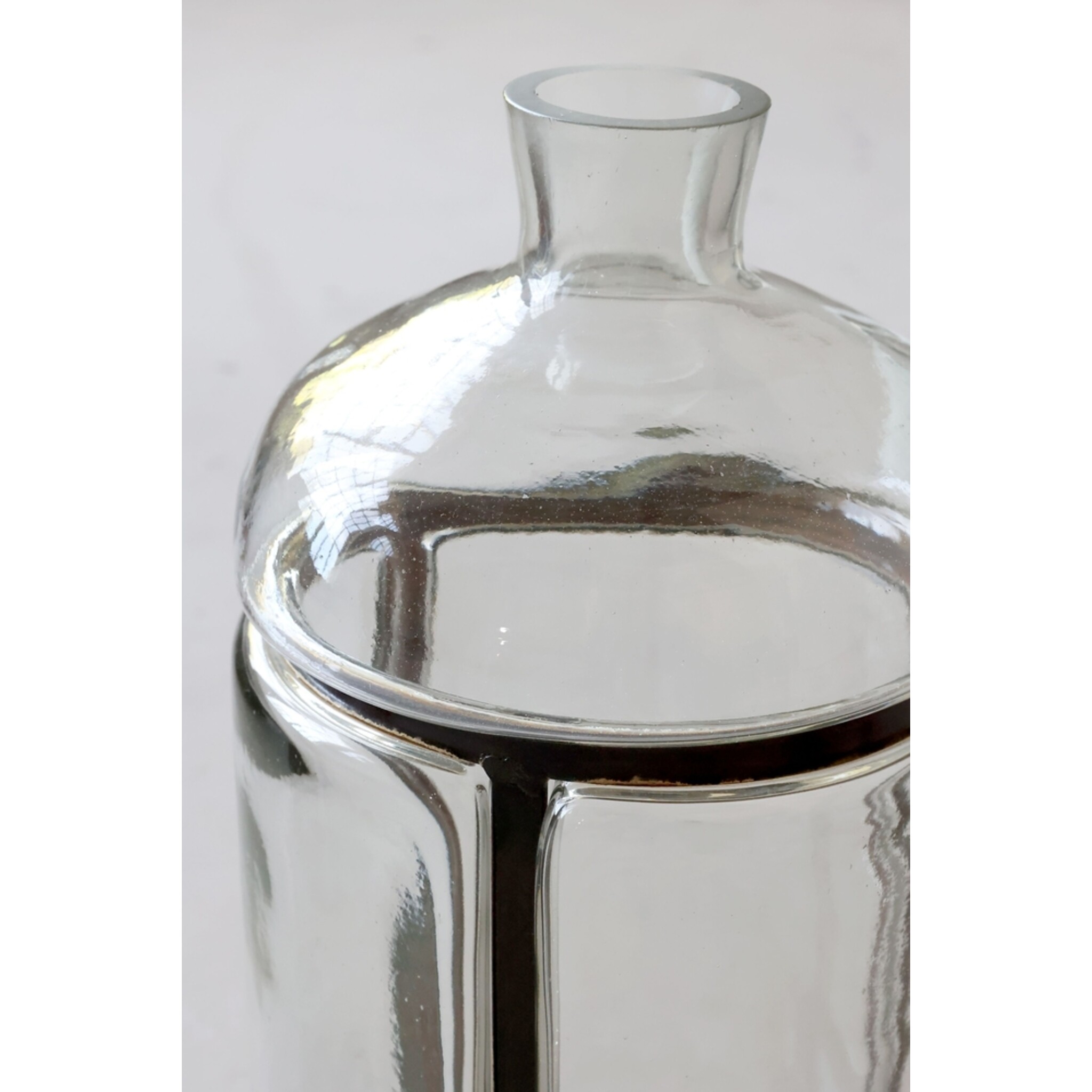 Altfranzösische Glasflasche mit Eisendekor, klar Höhe 38, Ø 18 cm