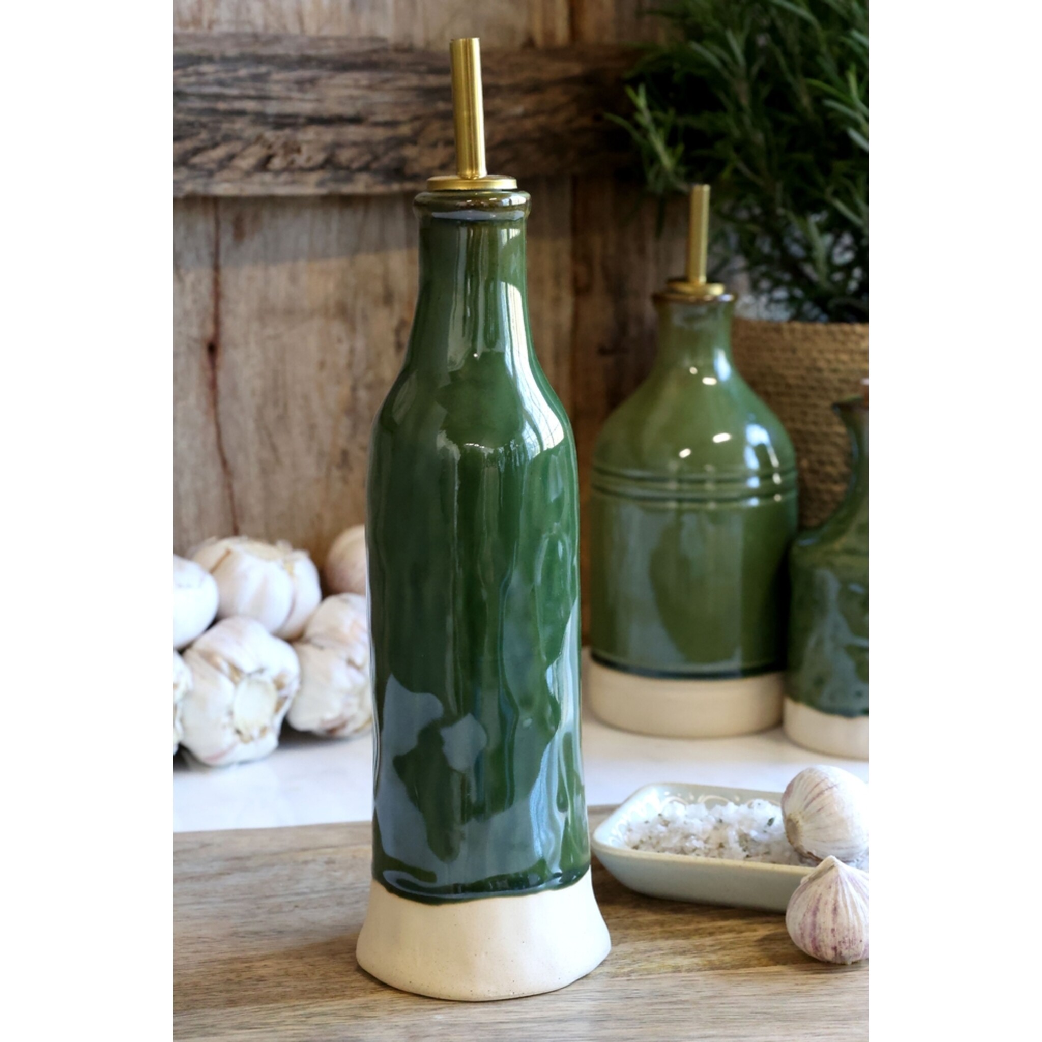 Steingut-Flasche mit Weinausgießer, olivgrün Höhe 27, Ø 7,5 cm