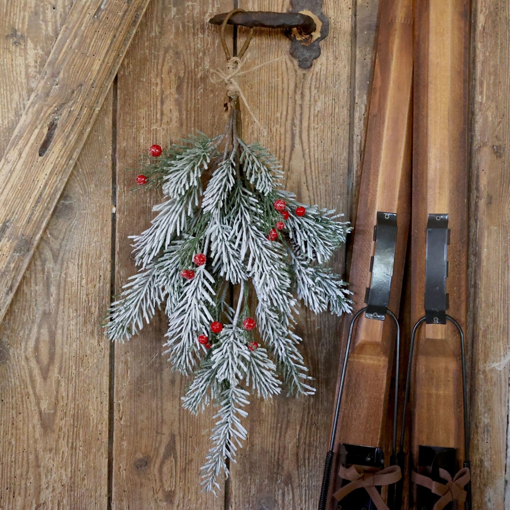 Künstlicher Deko-Zweig mit Schnee und Beeren, grün 