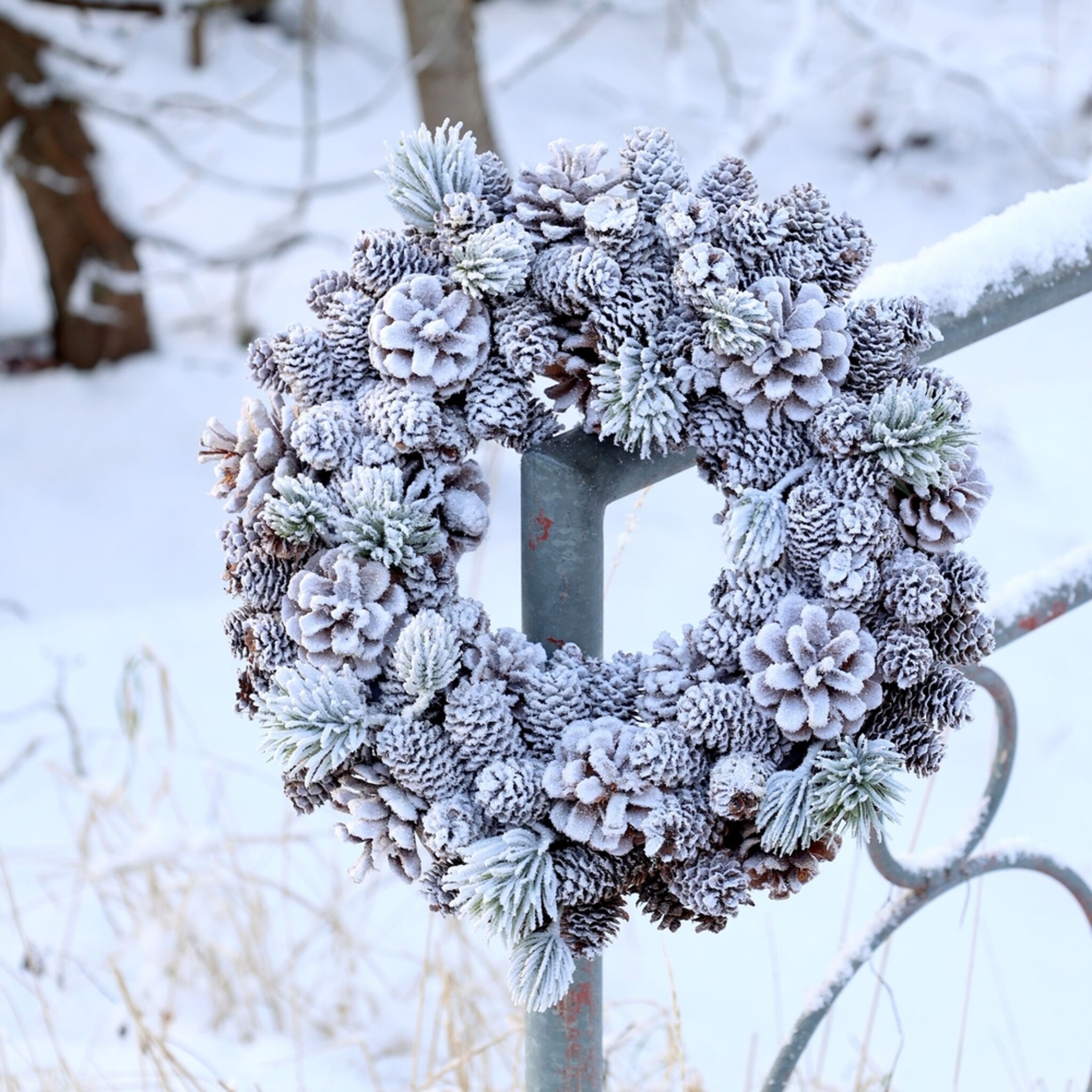 Künstlicher Tannen Kranz mit Zapfen und Schnee Ø 33 cm, natur 