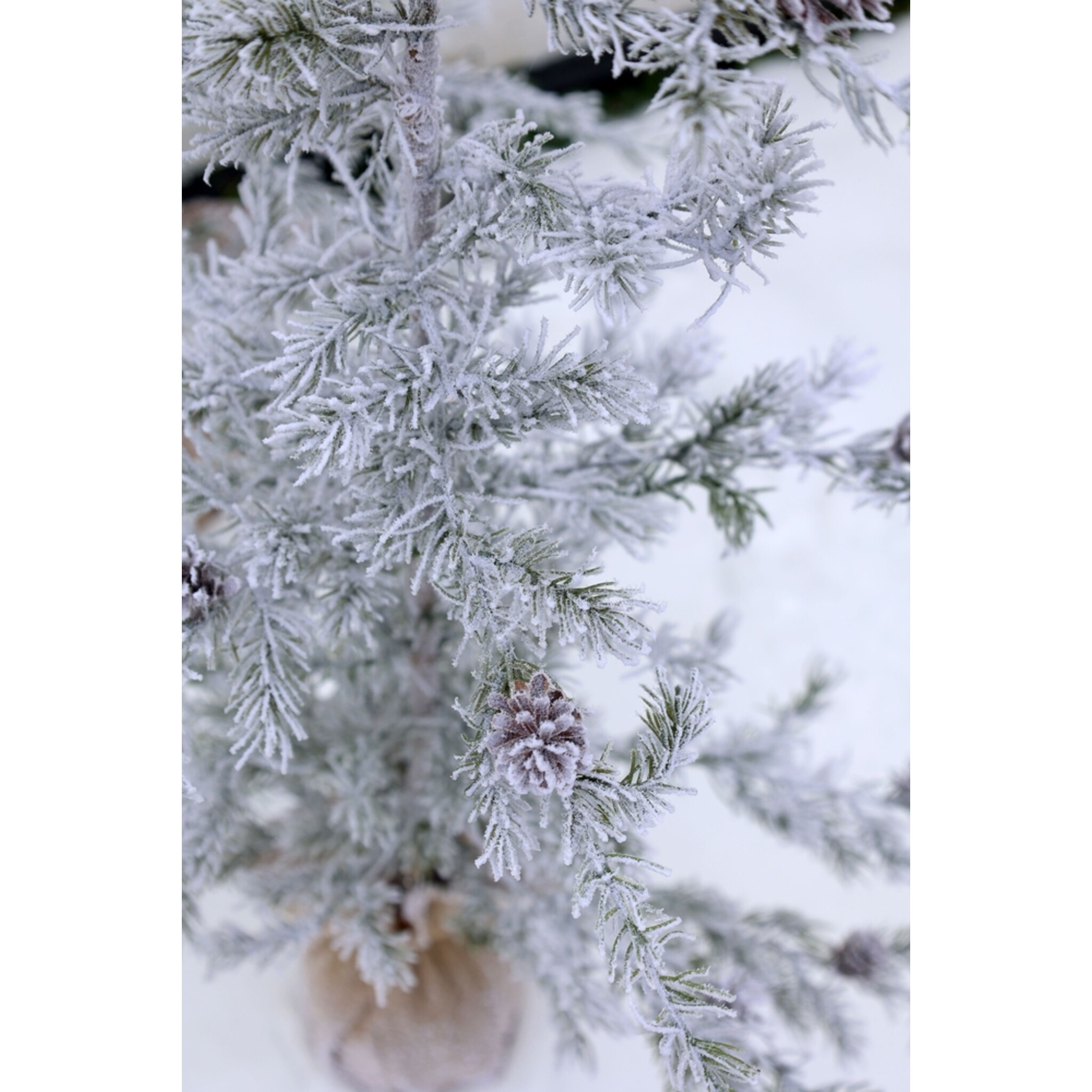 Künstlicher Tannenbaum Fleur mit Zapfen & Schnee, grün H 180 cm x Ø 65 cm