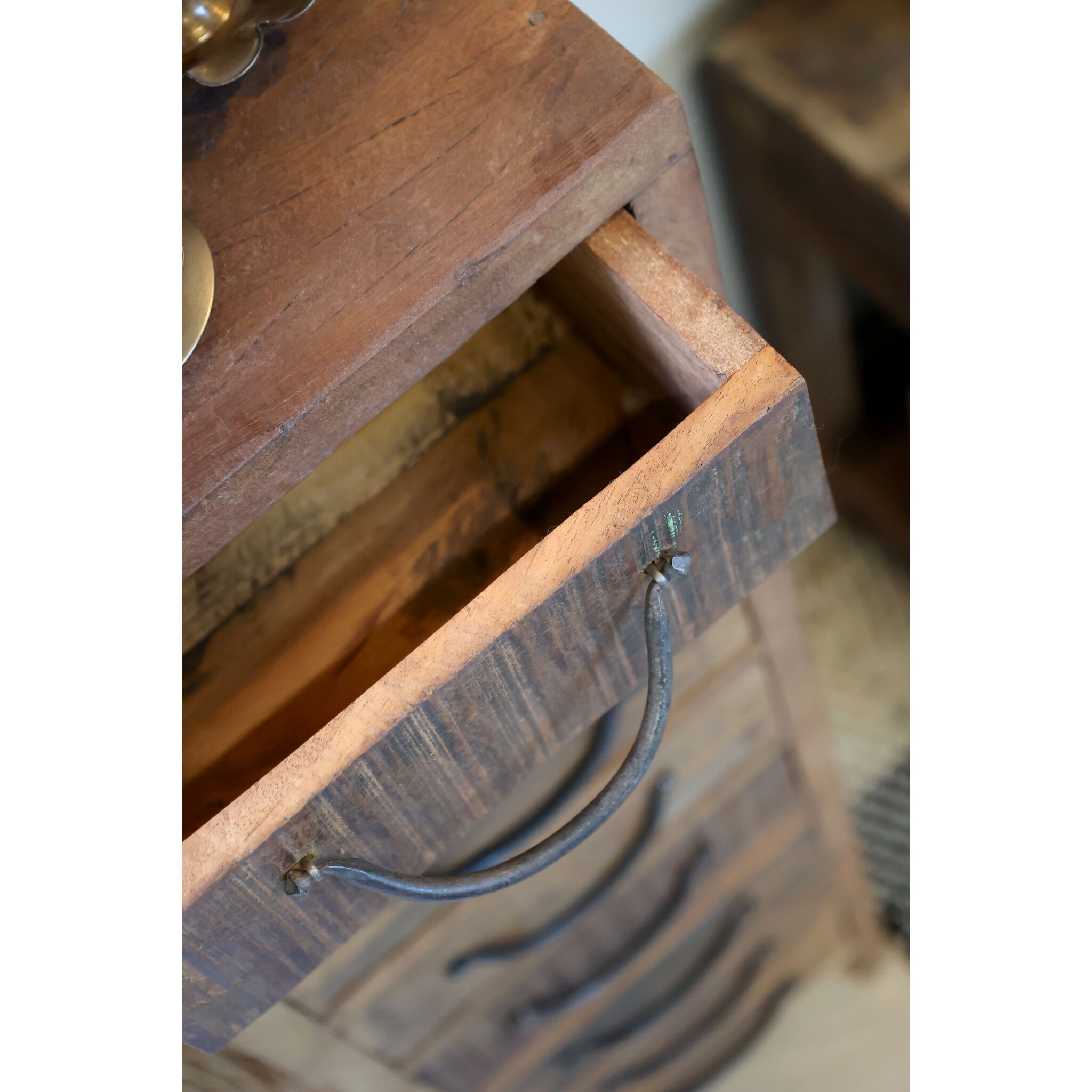 Chic Antique Grimaud Schmale Vintage Kommode mit 8 Schubladen | Recyclingholz, natur 