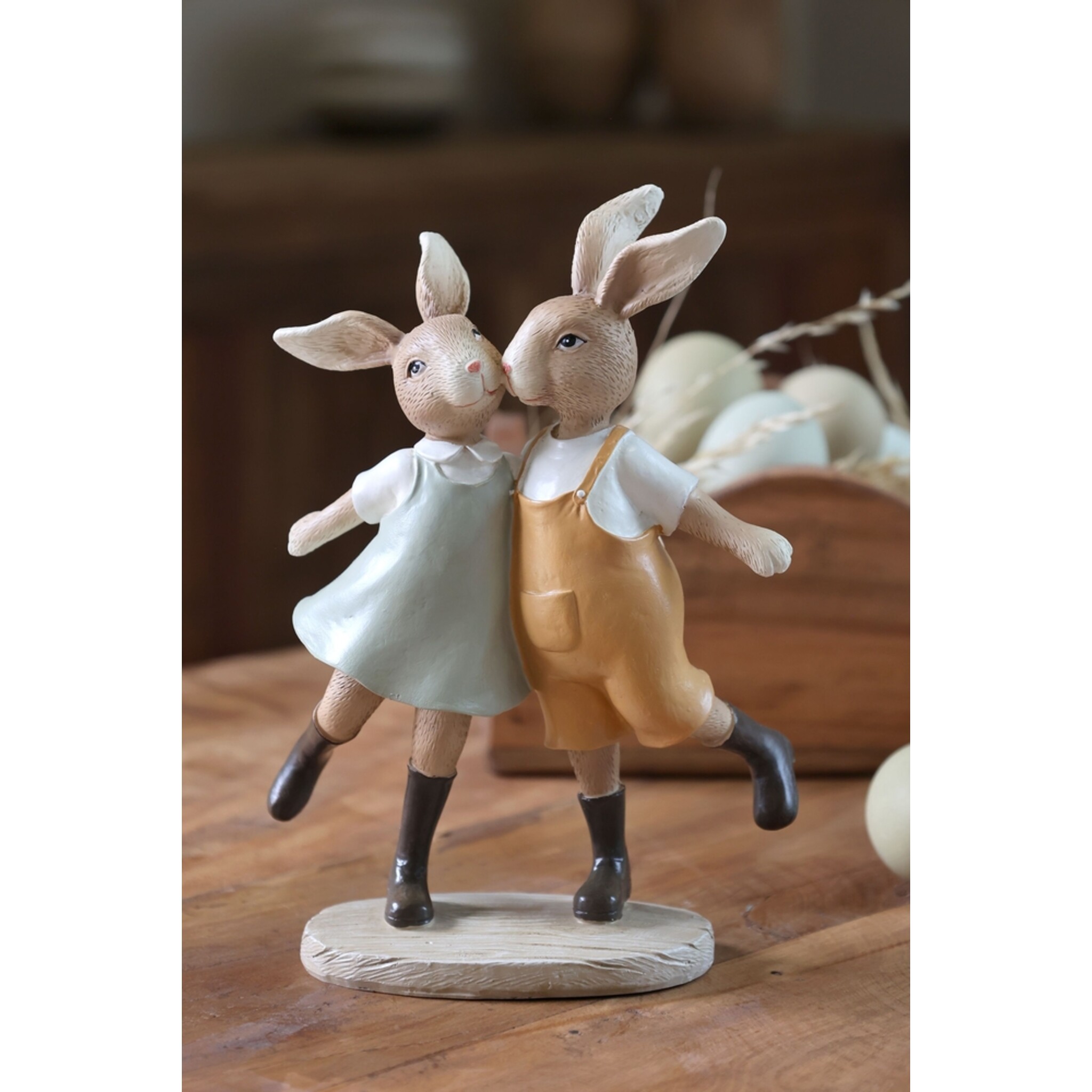 Kaninchenfigur mit Kleid & Hose, braun 