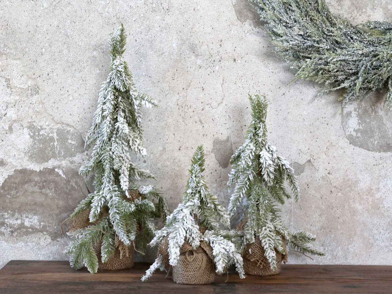 Kleiner künstlicher Tannenbaum mit Schnee, grün 