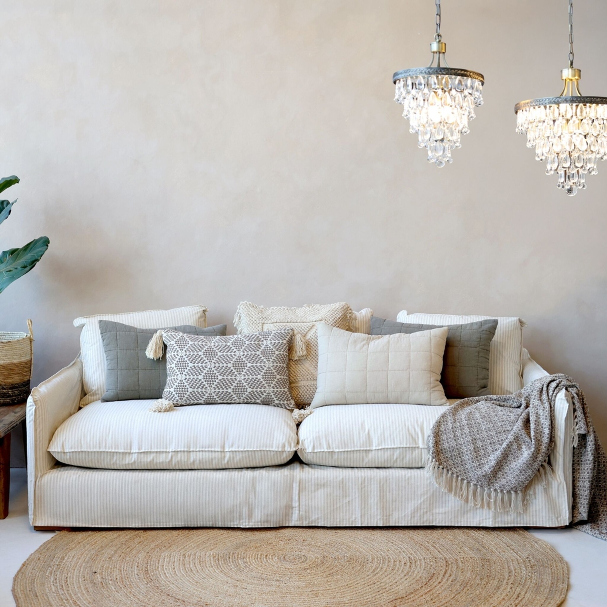 Malo Leinensofa mit 5 Kissen – Französischer Landhausstil, creme 
