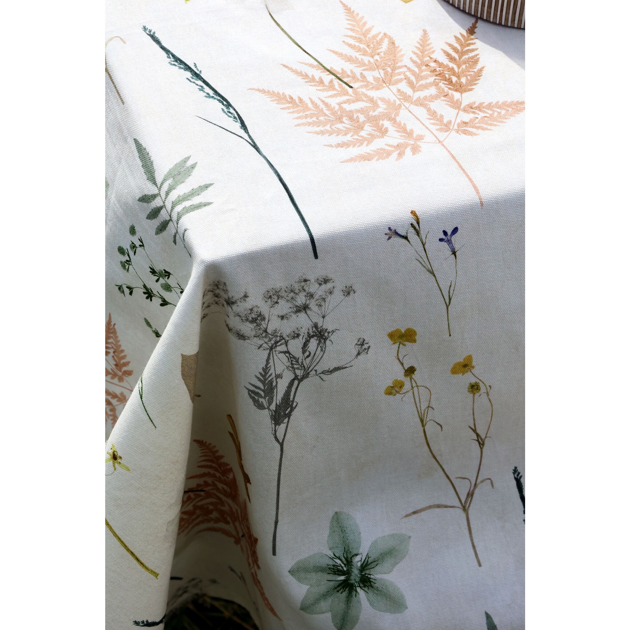 Tischdecke Aix mit Blumendruck, weiss 