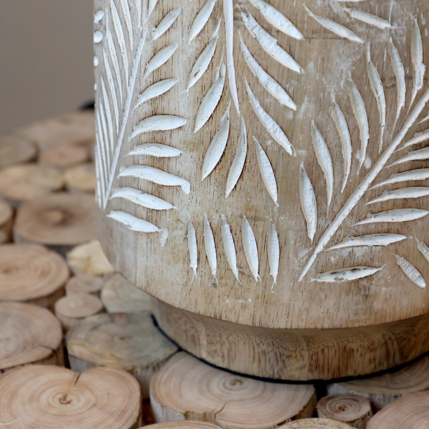 Tischlampe mit Holzfuss und Lampenschirm, natur 