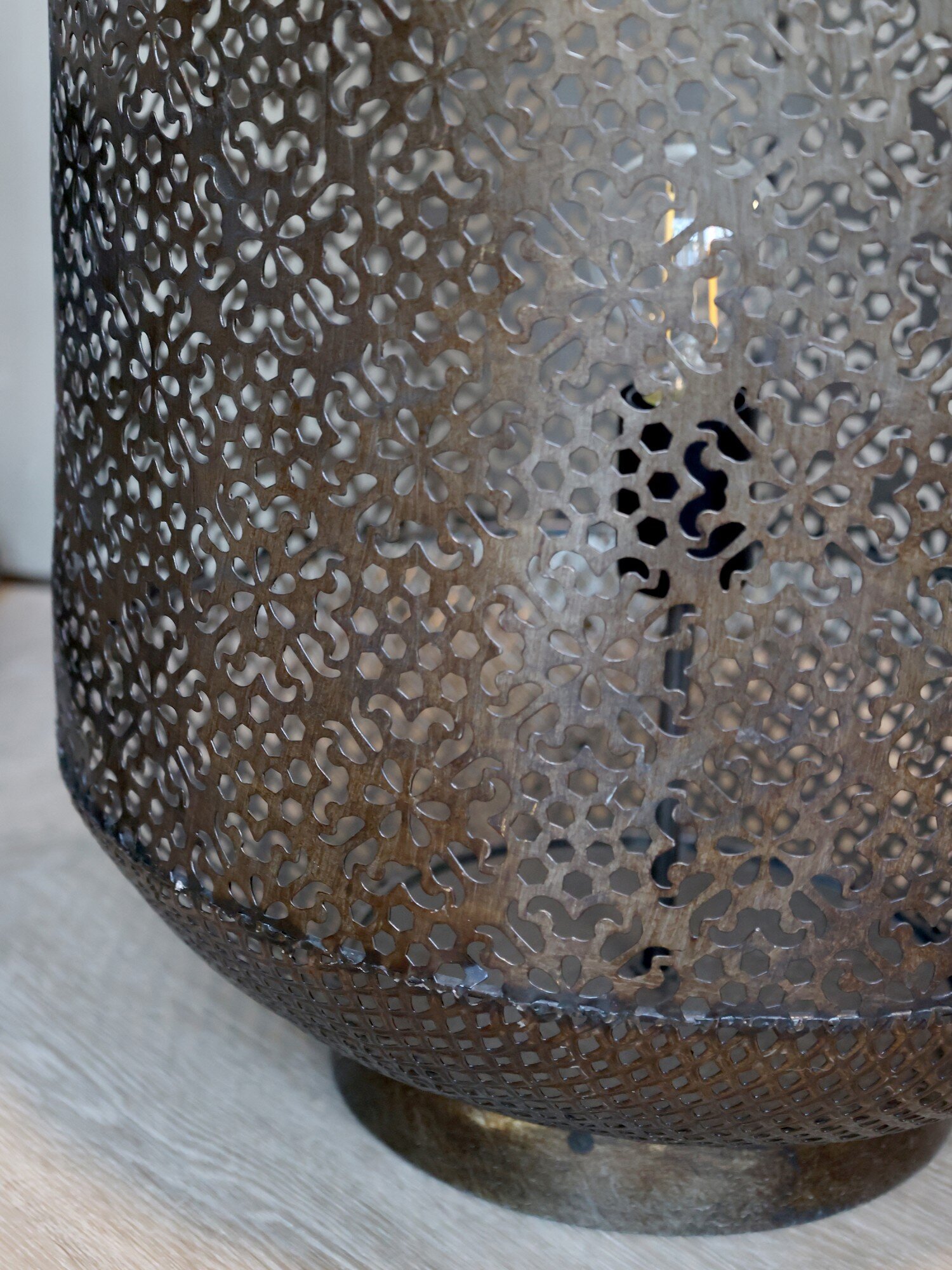 Vire Tischlampe mit Muster, bronze 