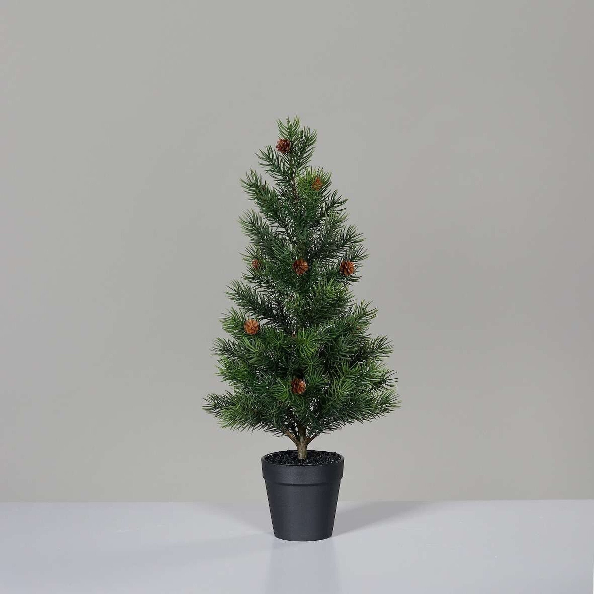 Künstlicher Tannenbaum mit Zapfen im schwarzen Kunststofftopf, grün 47 cm