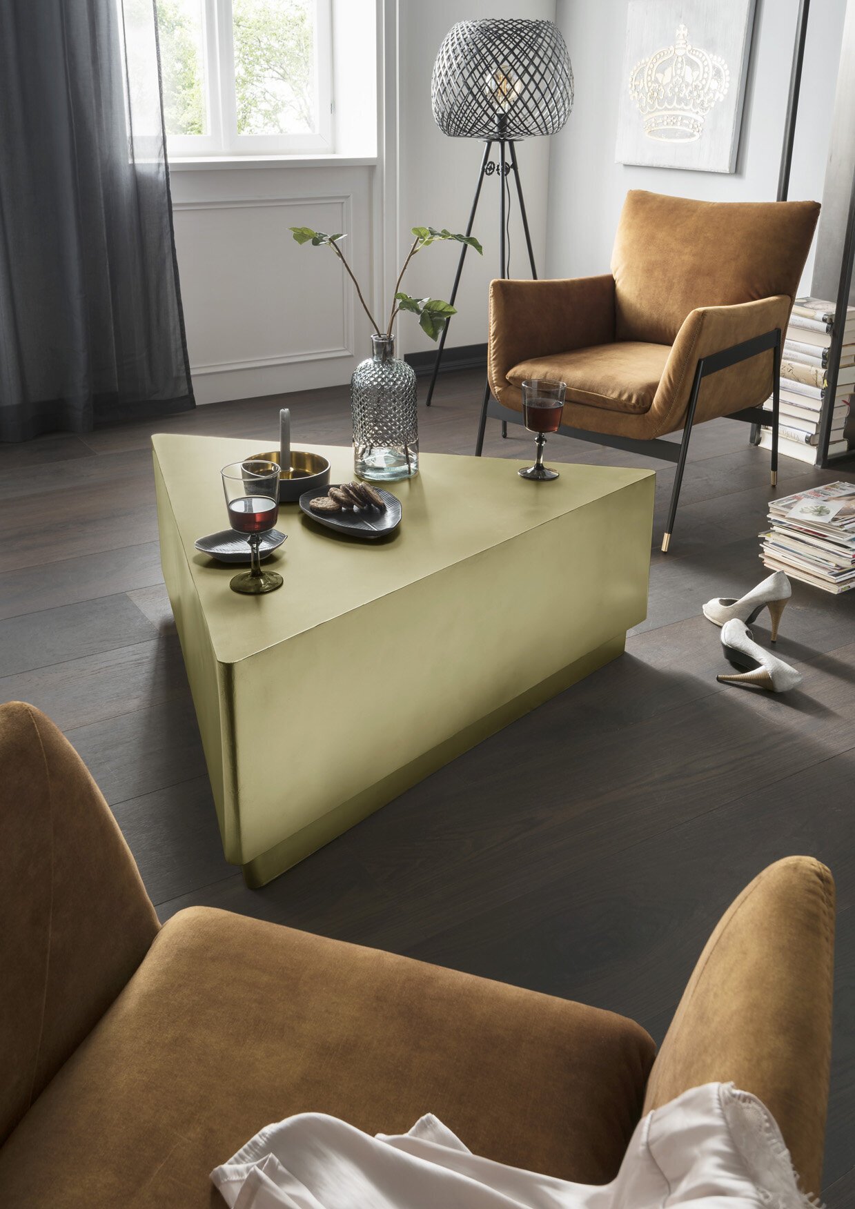 Couchtisch Triangle aus Metall, gold 