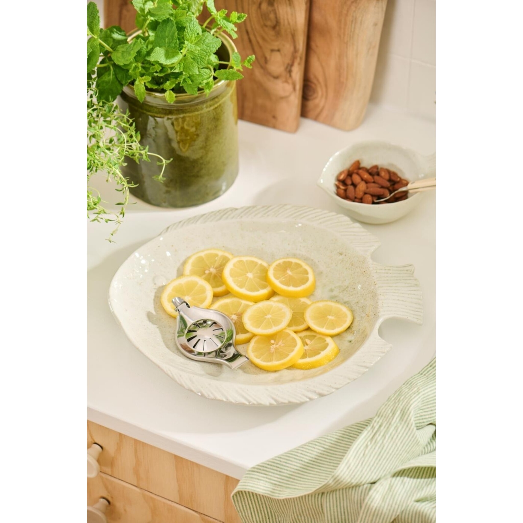 IB Laursen Serviertablett Ocean White, Fischförmig aus Steingut, weiss 