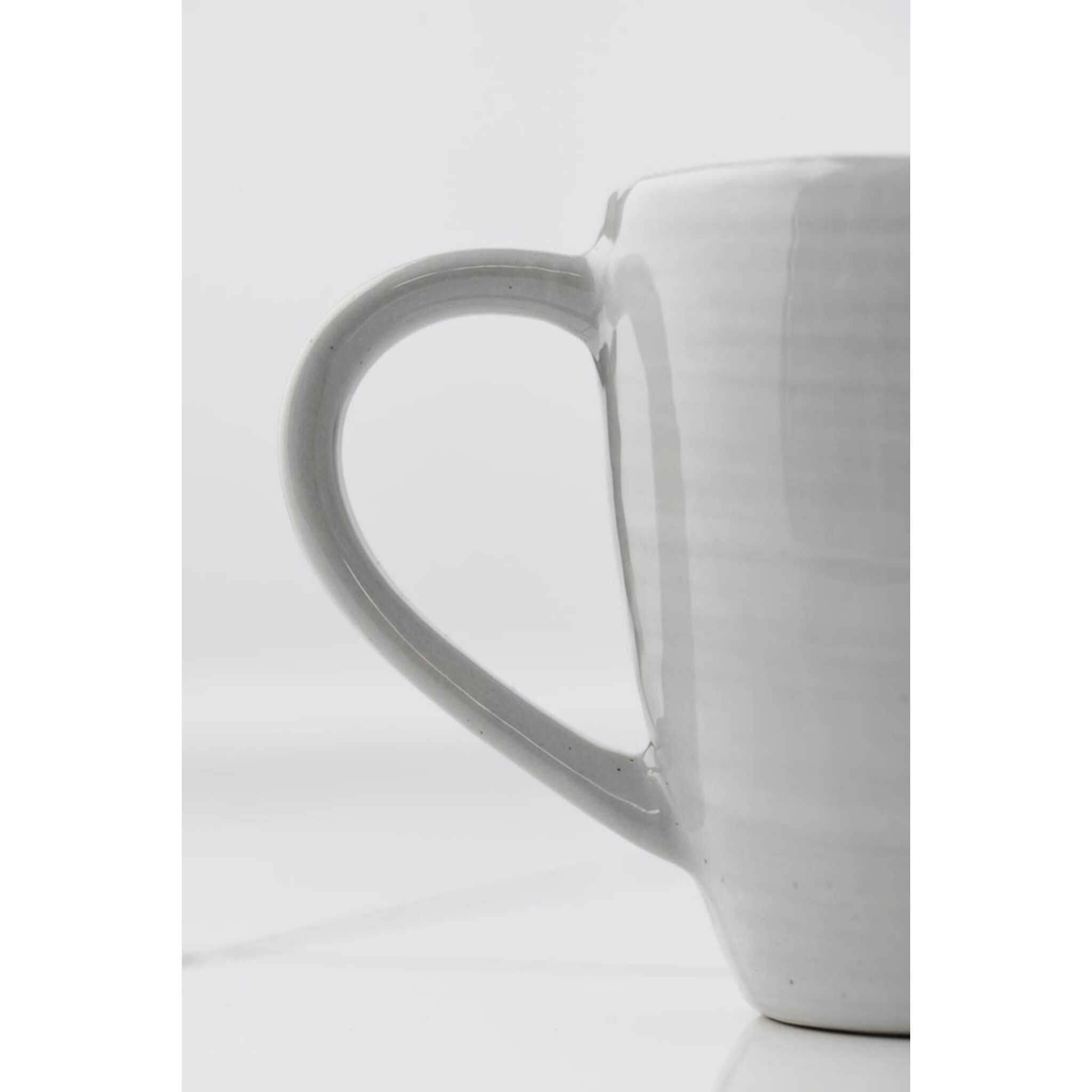 Steingut-Tasse mit Henkel Grey Waves, grau 