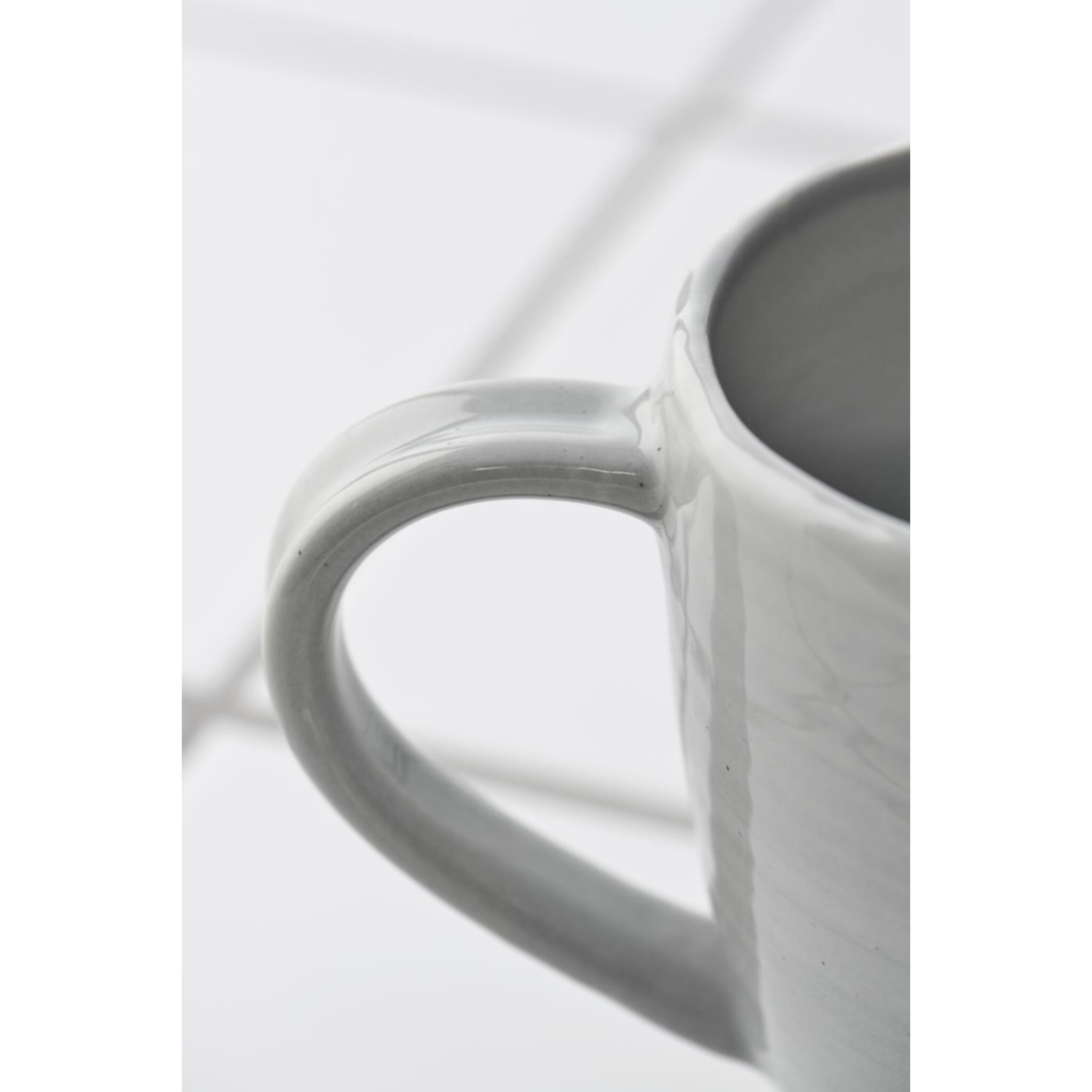 Steingut-Tasse mit Henkel Grey Waves, grau 