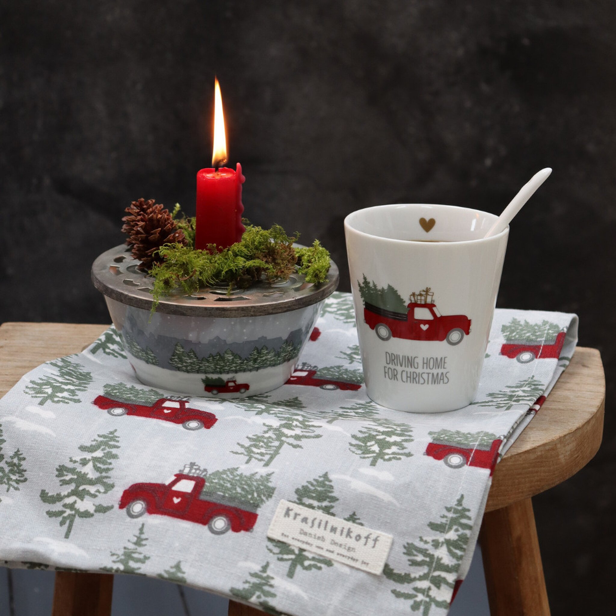 Happy Mug Becher Driving home for Christmas Truck, weiss 