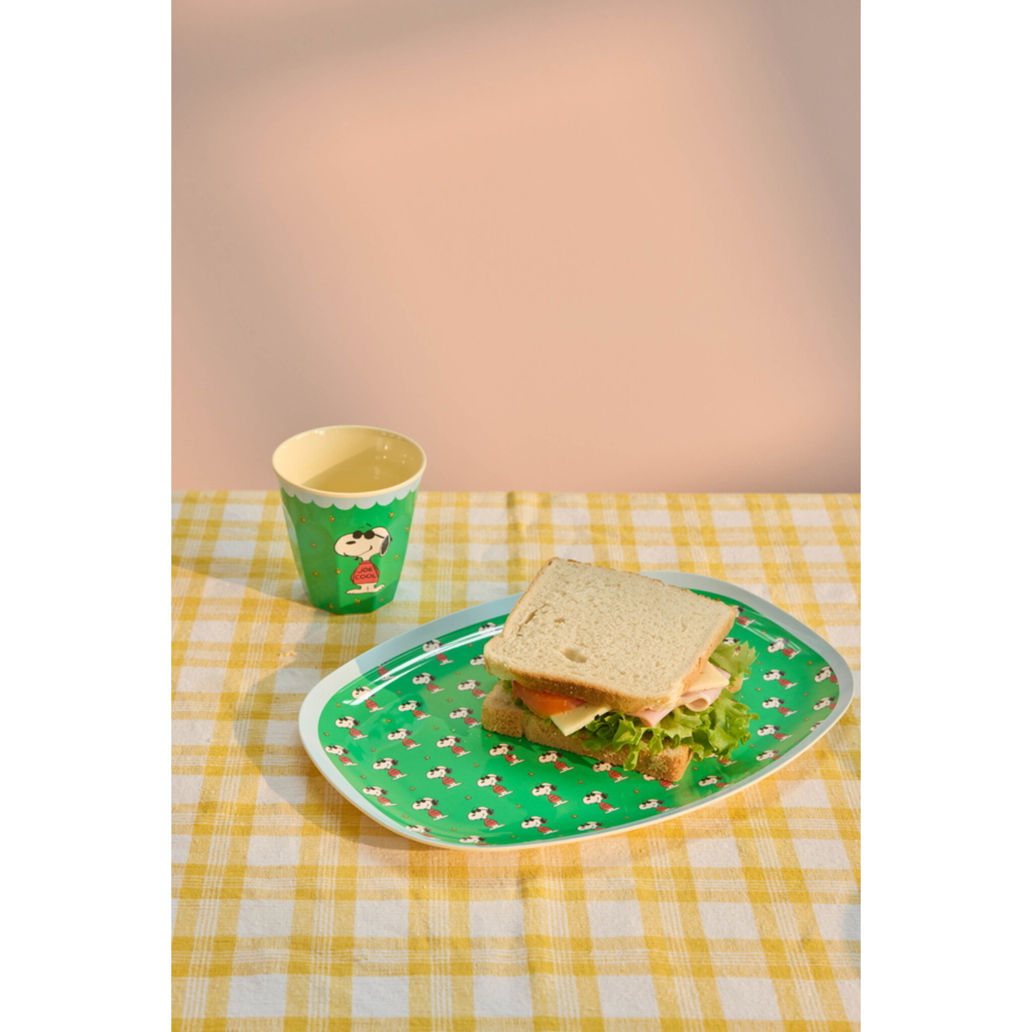 RICE Melamin Rechteckiger Kinderteller mit Snoopy, grün 