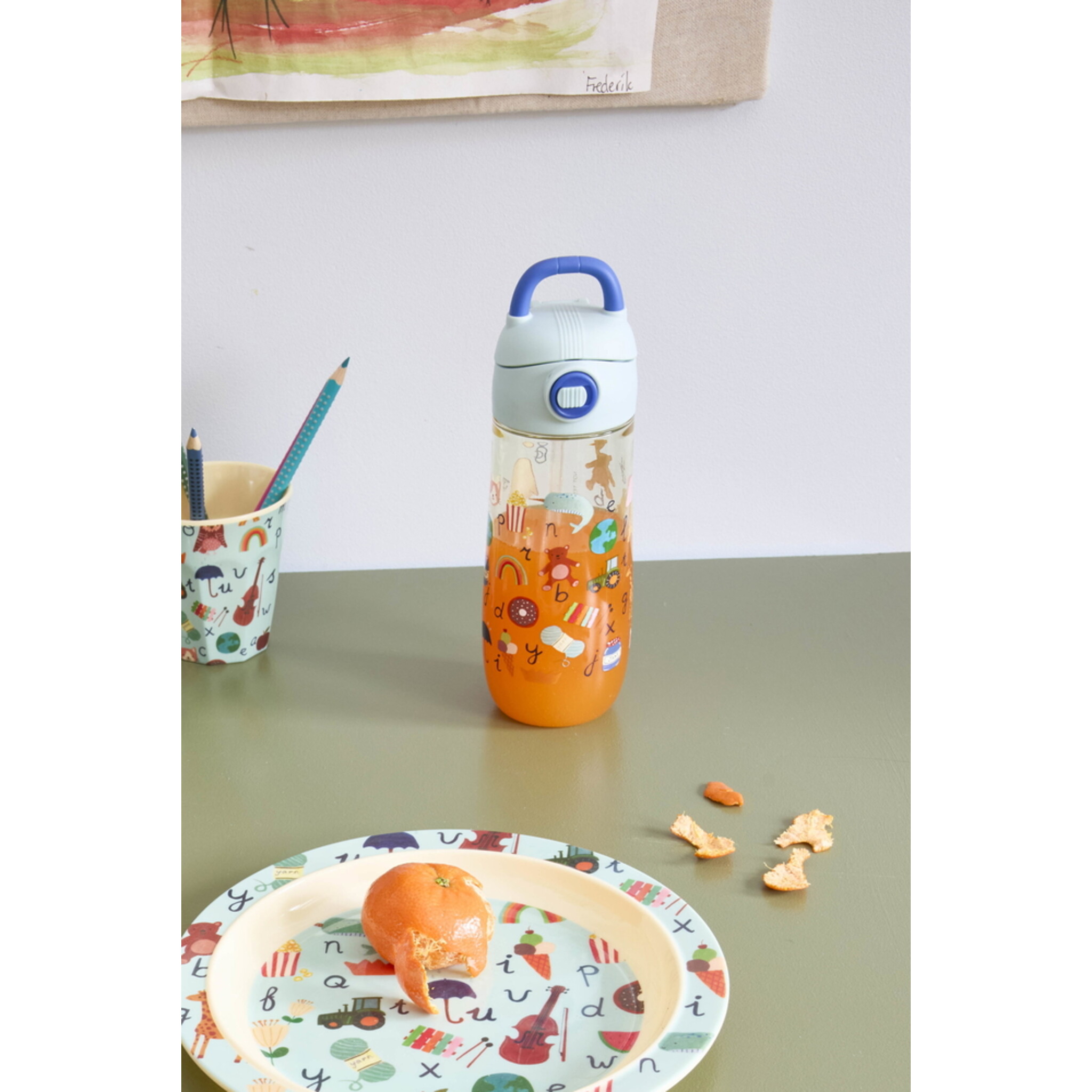 RICE Kinder Trinkflasche ABC-Print – Bunt, Robust & Skandinavisch für unterwegs, blau 