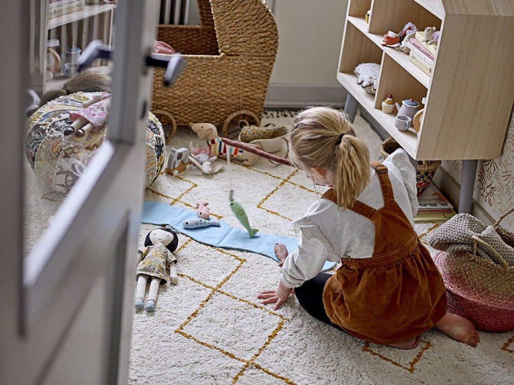 Bloomingville Soft Toy Hund mit Tasche Hilena online kaufen bei SKANDEKO (Ansicht 2)