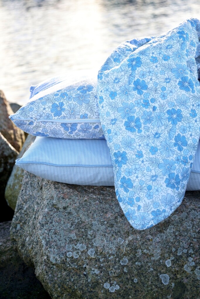 Chic Antique Aix Quilt mit Blumenmuster, blau
