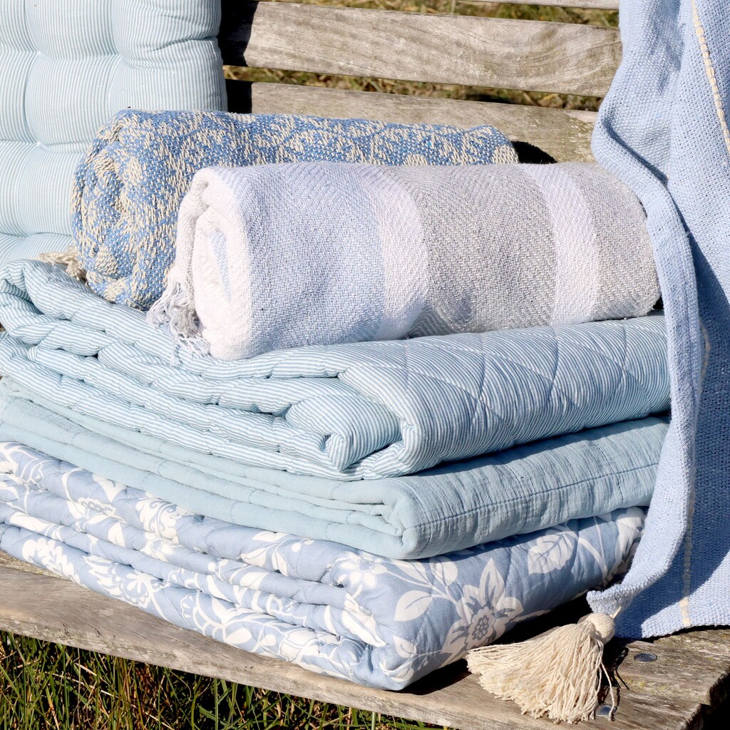 Chic Antique Aix Quilt mit Blumenmuster, sky blue online kaufen bei SKANDEKO (Ansicht 2)