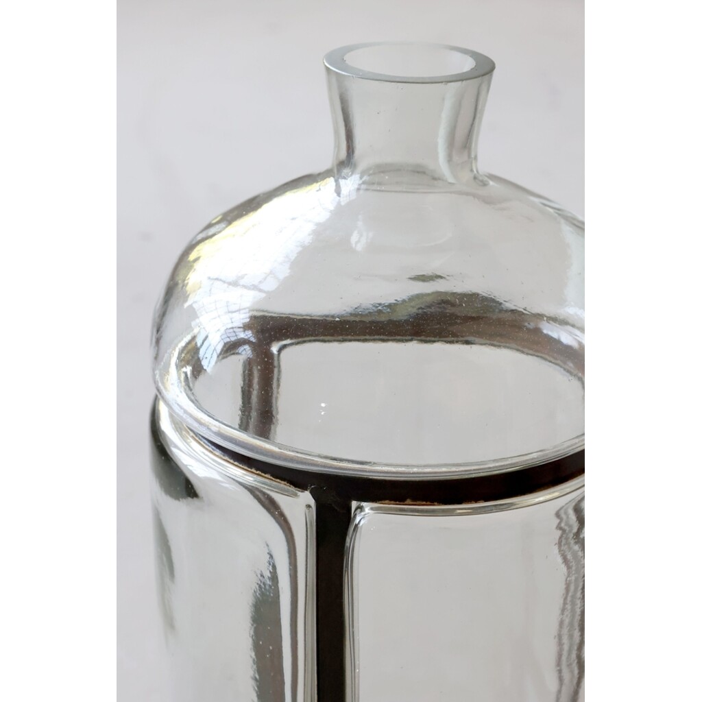 Altfranzösische Glasflasche mit Eisendekor