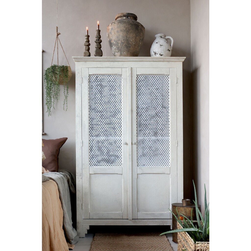 Altfranzösischer Wäscheschrank