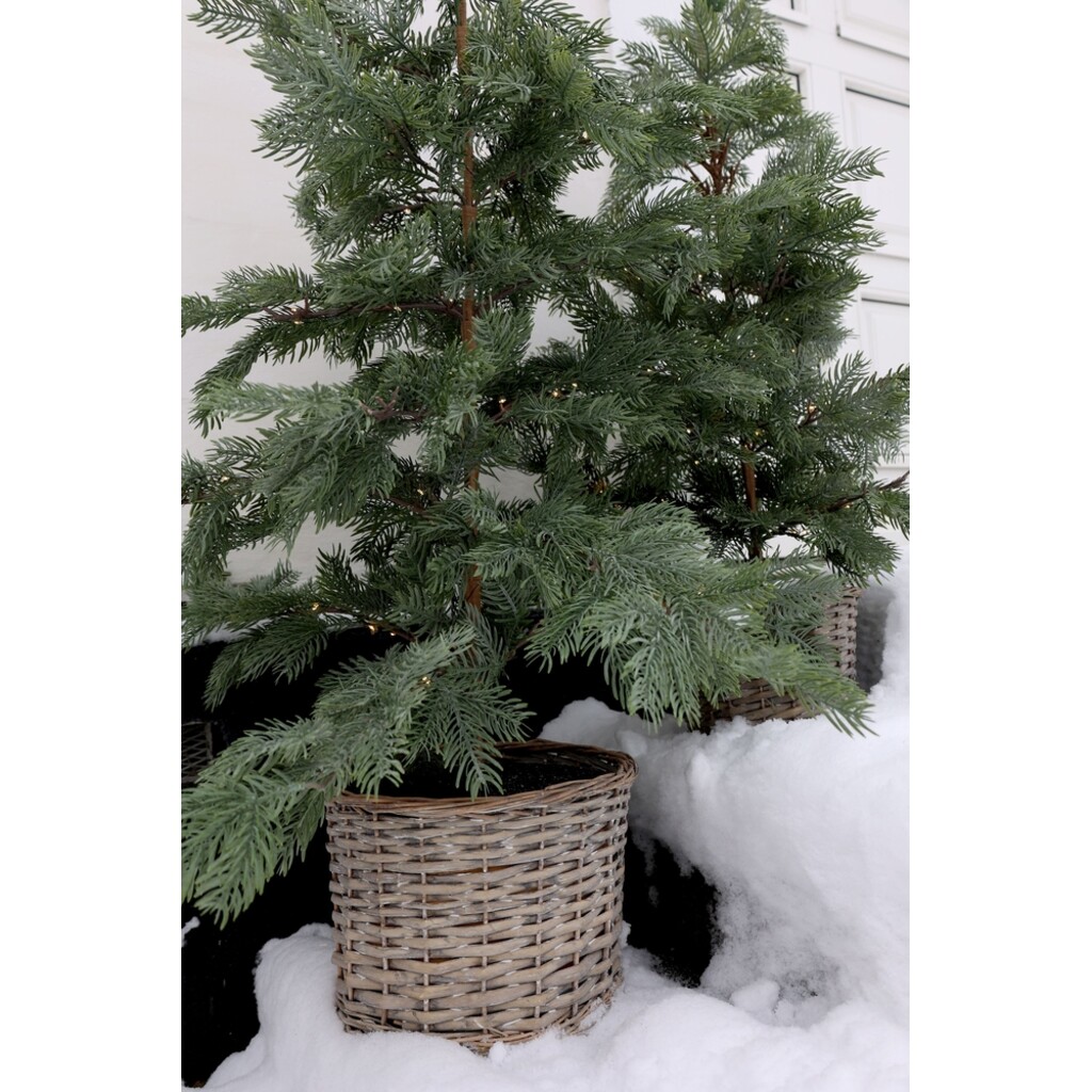 Künstlicher Tannenbaum im Weidenkorb mit LED-Beleuchtung