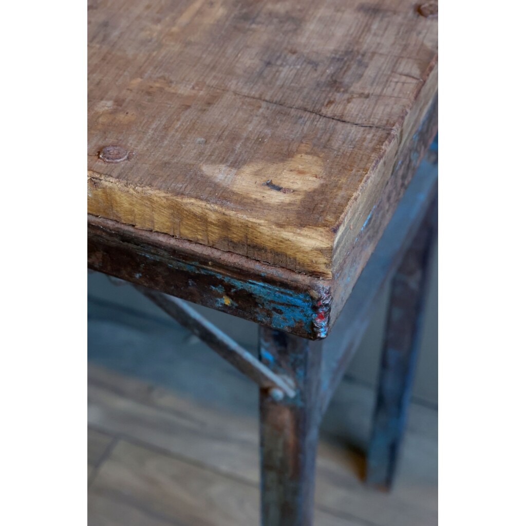 Grimaud Tisch aus Recyclingholz mit Eisenring