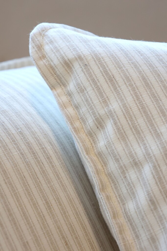 Malo Leinensofa mit 5 Kissen – Französischer Landhausstil