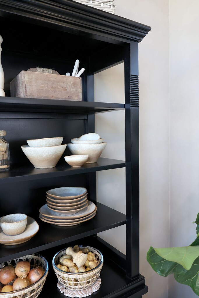 Chic Antique Marseille Vitrinenschrank mit 2 Türen, 4 Ablagen online kaufen bei SKANDEKO (Ansicht 2)