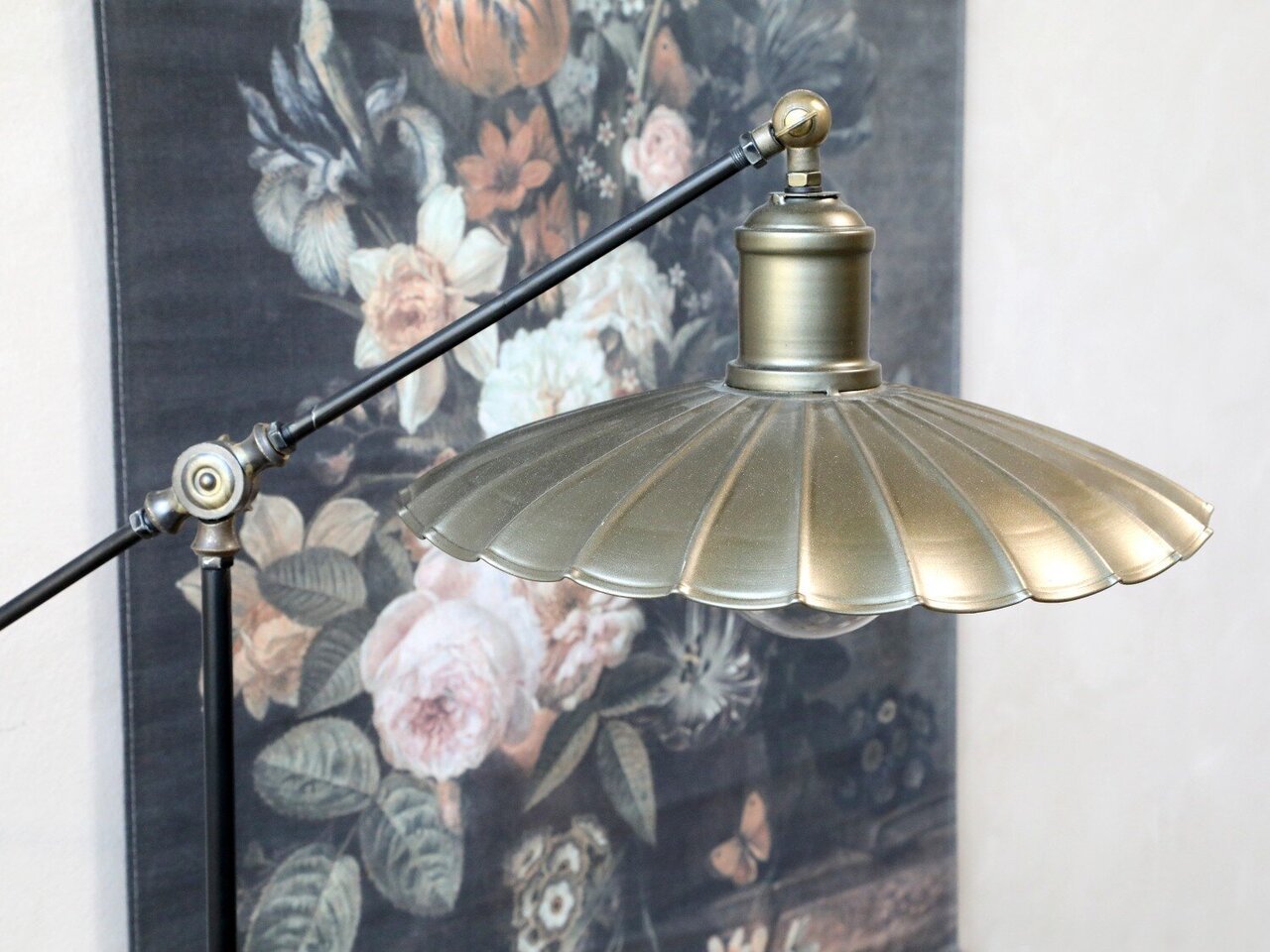 Stehlampe mit Blumenschirm