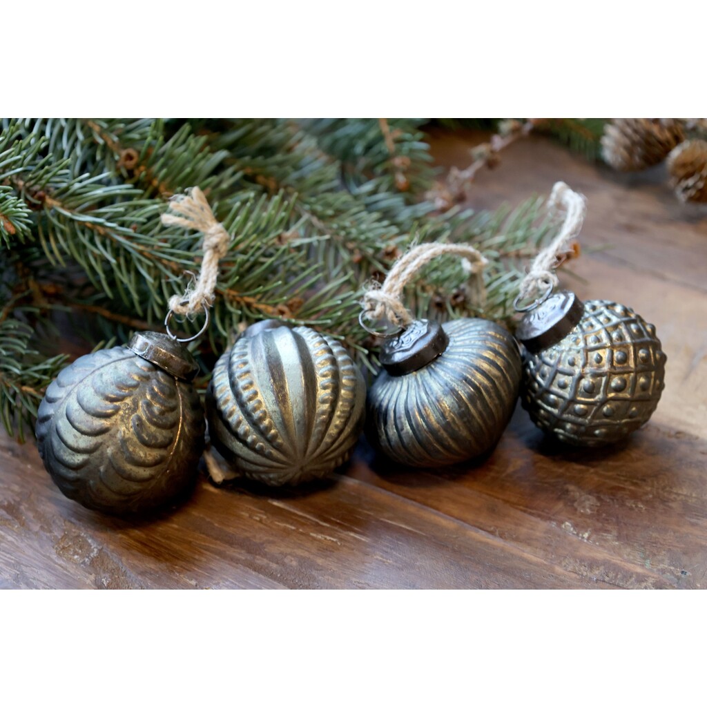 Weihnachtskugeln in einer Schachtel 12er Set