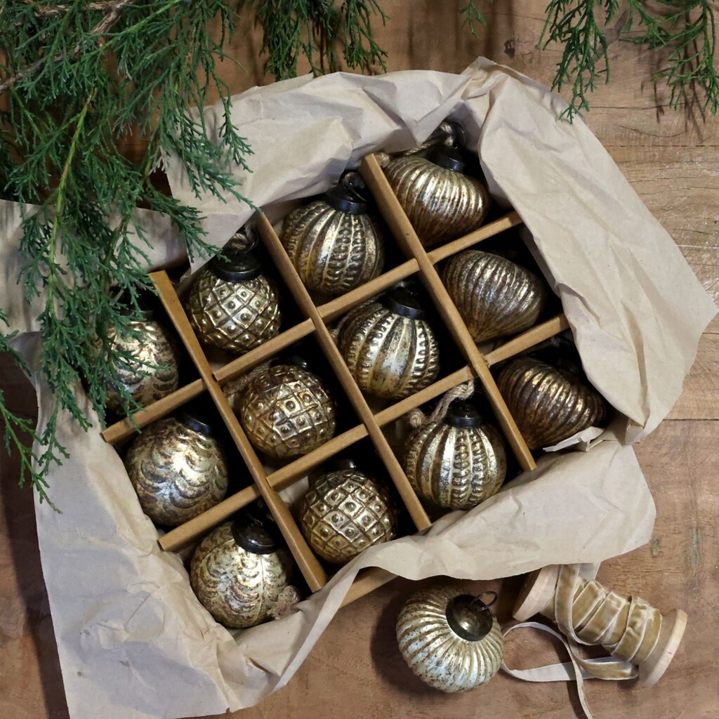 Weihnachtskugeln in einer Schachtel 12er Set