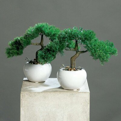 Künstlicher Bonsai im weißen Keramik Topf