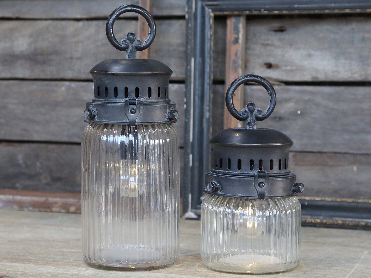 Chic Antique Französische Stalllaterne inkl. Glühbirne und Timer mit gerilltem Glas online kaufen bei SKANDEKO (Ansicht 2)