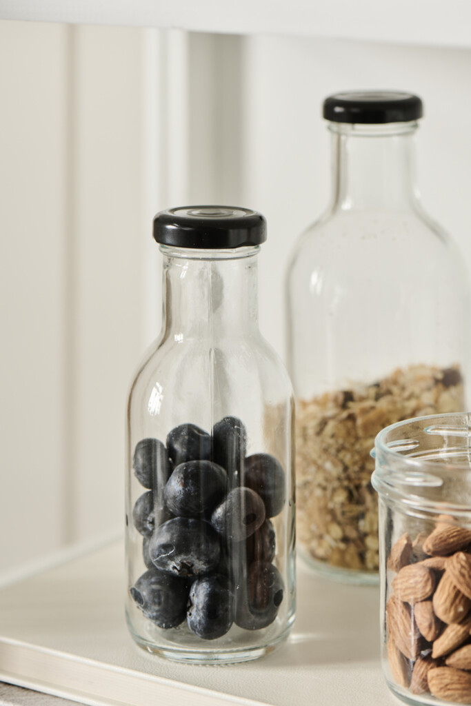 IB Laursen Glas-Flasche mit schwarzem Schraubdeckel online kaufen bei SKANDEKO (Ansicht 2)