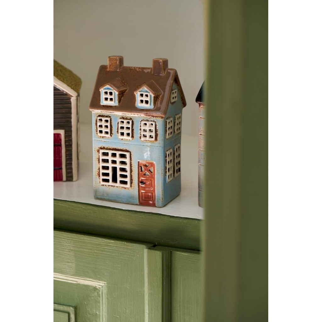 IB Laursen Lichthaus Nyhavn – Hellblaue Fassade mit 2 Dachfenstern
