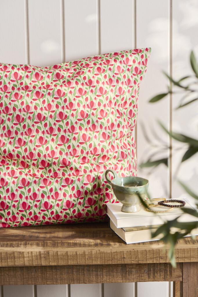 IB Laursen Kissenbezug mit roten und rosa Blumen online kaufen bei SKANDEKO (Ansicht 2)