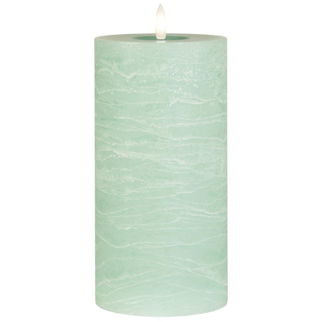 LED-Stumpenkerze mit warmer Flamme