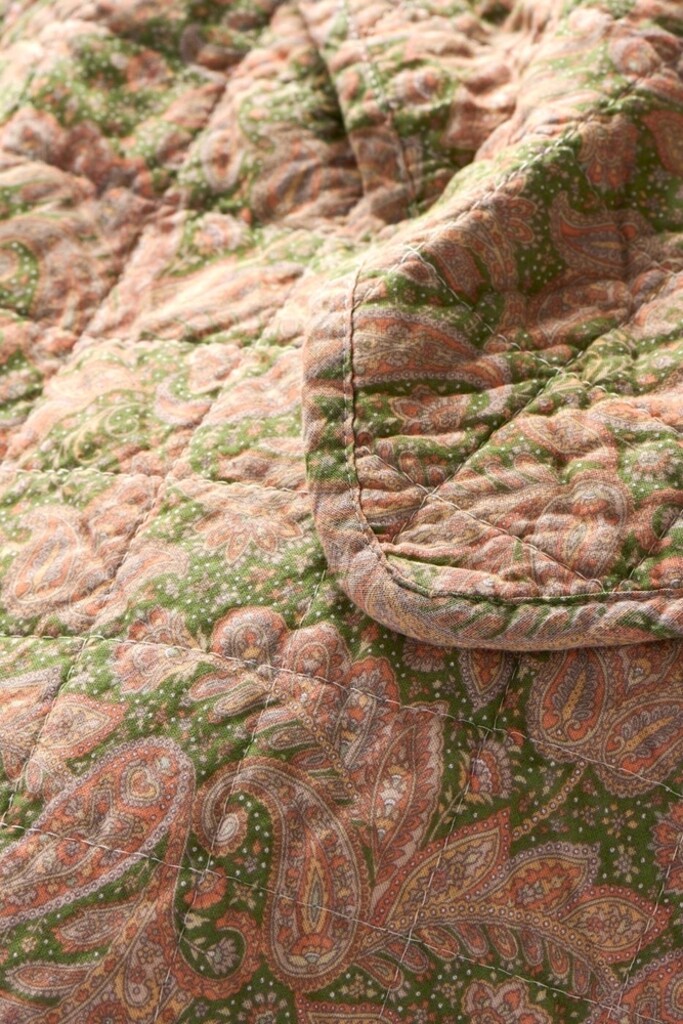 IB Laursen Quilt mit grünem & rosa Paisleymuster | Skandinavischer Baumwoll-Traum