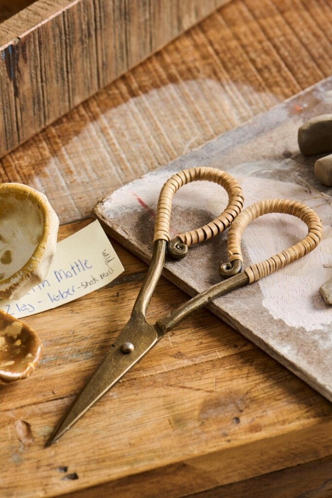Vintage Schere mit Rattangriff