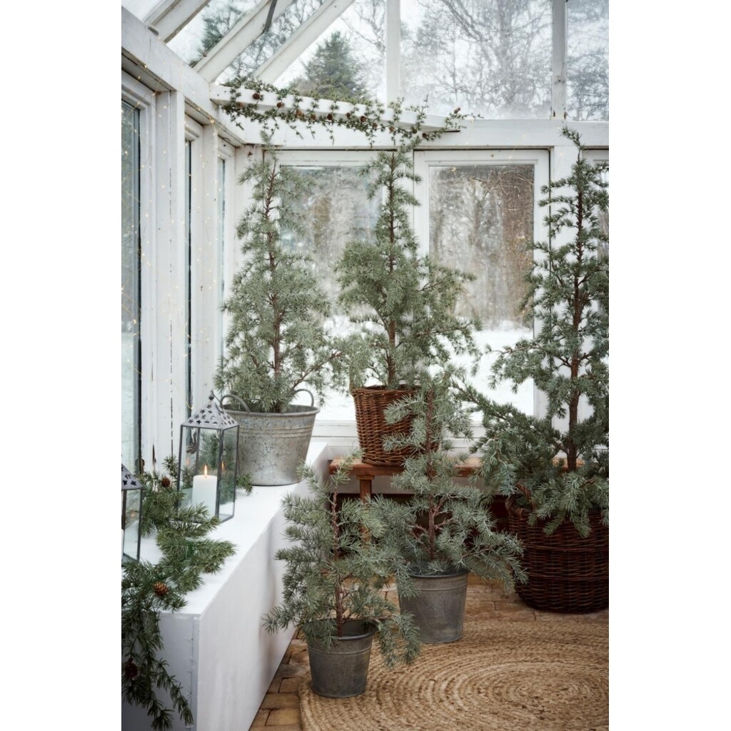 Künstlicher Zedernbaum im Topf