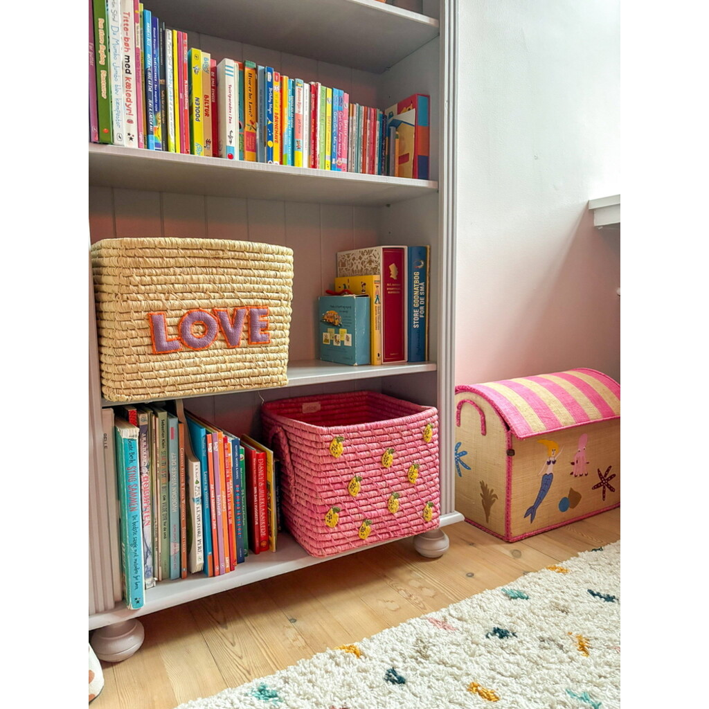 RICE Quadratischer Raffia Korb mit LOVE-Schriftzug online kaufen bei SKANDEKO (Ansicht 2)