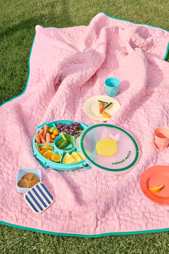RICE Serviertablett mit Griffen in Mint mit Zitronen-Print online kaufen bei SKANDEKO (Ansicht 2)