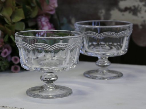Impressionen zu Chic Antique Antoinette Schale auf Fuß mit Perlen, Bild 1