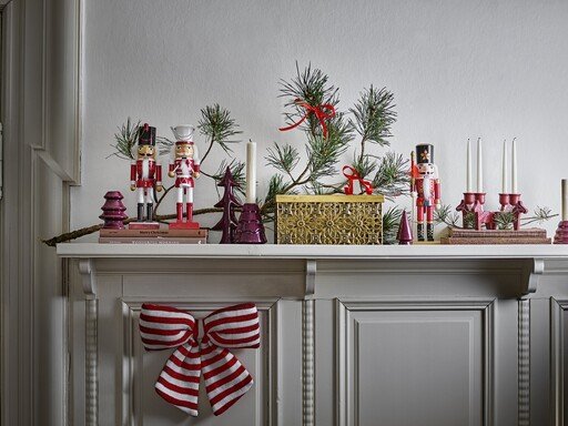 Impressionen zu Bloomingville Siffer Adventskerzenständer Rot mit Pferdefiguren, Bild 1